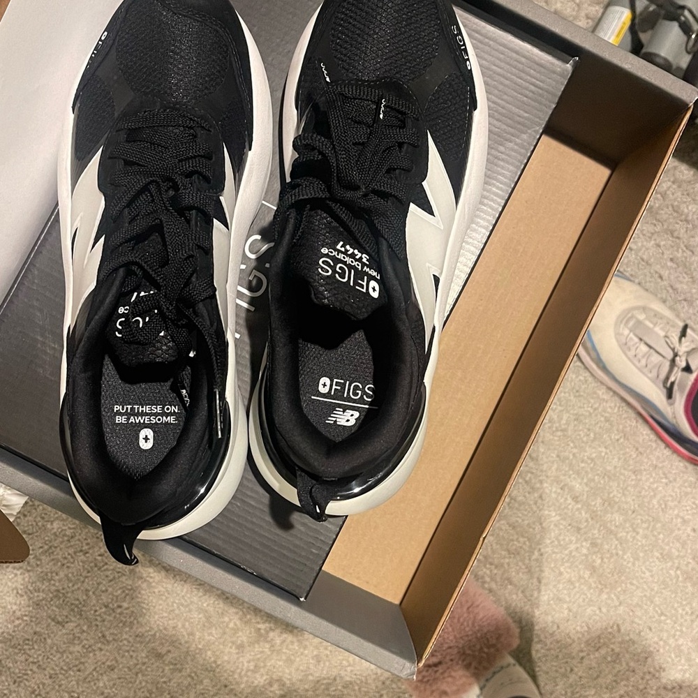 New Balance Black and White Athletic Shoes - Picture 2 of 4